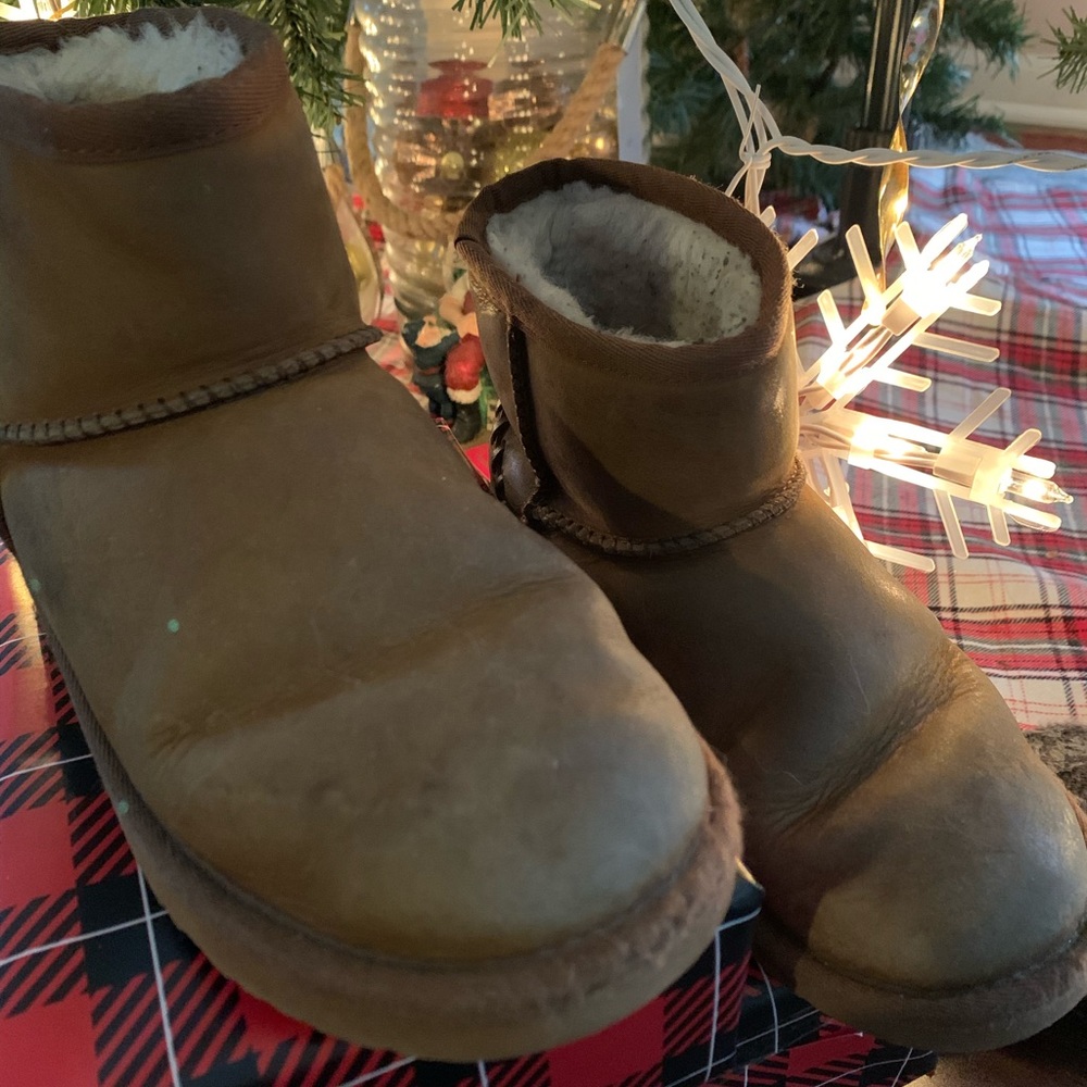Ugg youth size 2
